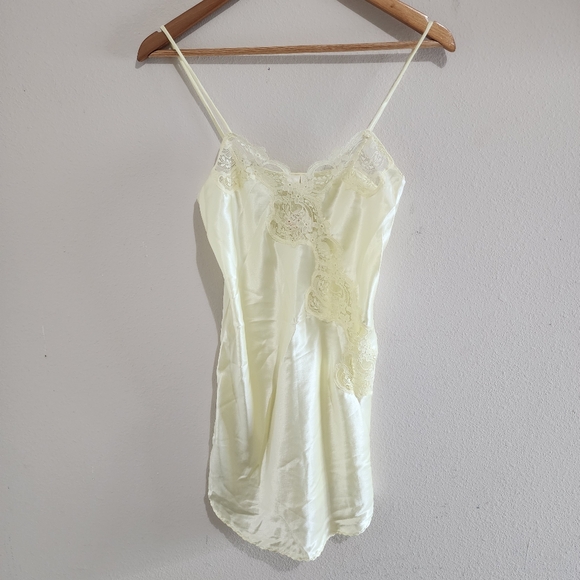 NWT Vintage Victoria's Secret Satin Slip -  Sexy Yellow Lace XS - Picture 3 of 9